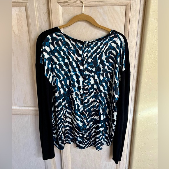 3/$30| 🌸 WHBM Long Sleeve Woven Tee - Picture 7 of 9